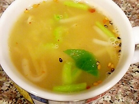 菜っ葉ともやしのグリーンカレースープ